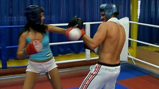 Boxing girl  gives blowjob in the ring