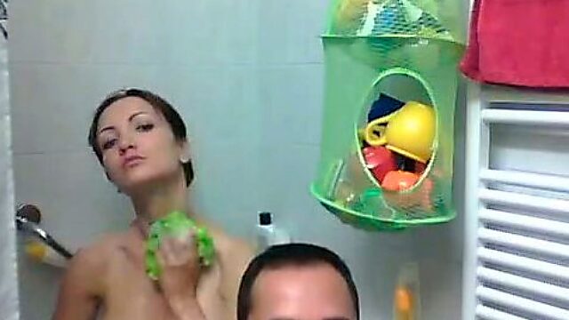Handsome dude makes video of his amateur GF while she takes bath
