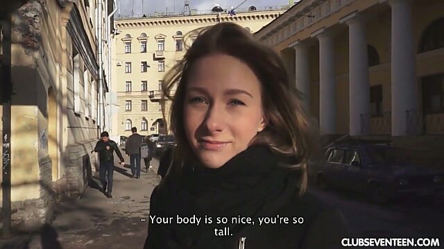 Скромная на вид русская девушка Дуня пробует себя на роль в порнушке