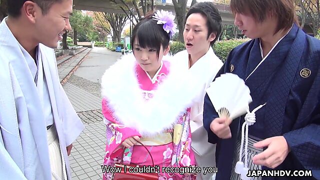 Опытная японская гейша Тсуна Кимура обслуживает сразу трёх мужчин