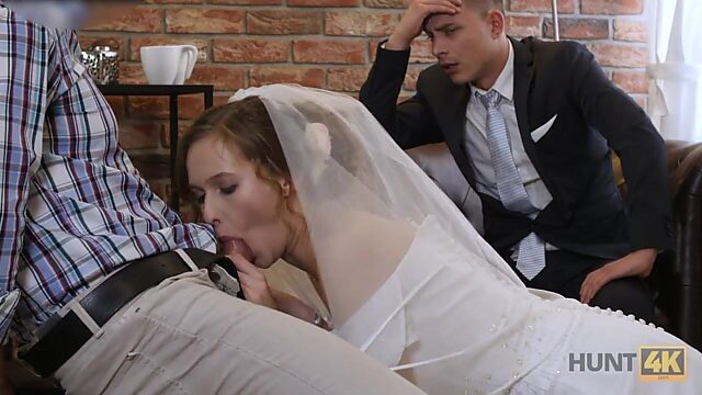 Жених смотрит, как невеста сосёт другому в первую брачную ночь