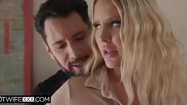 Super dicke blonde Jenna lässt ihn in ihre Muschi eintauchen