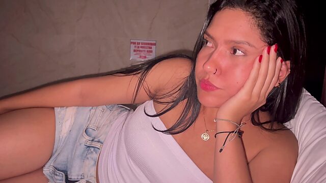 Stepsister turns movie night into steamy fuck - Amateur Porn